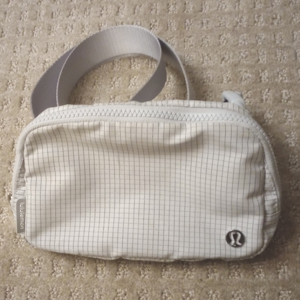 Lululemon Everywhere Adjustable Belt Bag